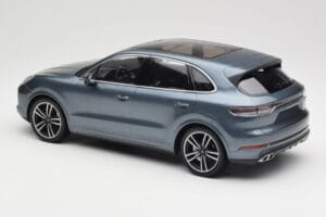 Porsche Cayenne 958 Turbo S Blue Metallic Minichamps 1:18 155066071 Metal - imagen 5 de 6