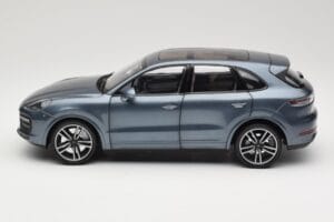 Porsche Cayenne 958 Turbo S Blue Metallic Minichamps 1:18 110066070 Metal - imagen 4 de 8
