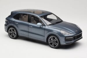 Porsche Cayenne 958 Turbo S Blue Metallic Minichamps 1:18 110066070 Metal - imagen 6 de 8