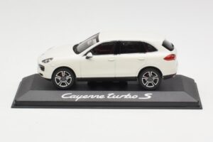 Porsche Cayenne 958 Turbo S Blanco Minichamps 1:43 WAP0200220C Metal
