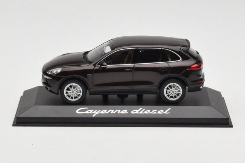 Porsche Cayenne 958 Diesel Acajou Brown Minichamps 1:43 WAP0200030E Metal