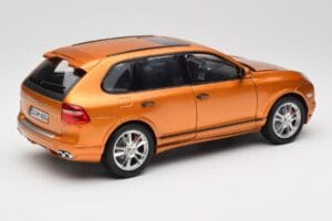 Porsche Cayenne GTS Lava Orange Norev 1:18 187535 Metal - imagen 3 de 8
