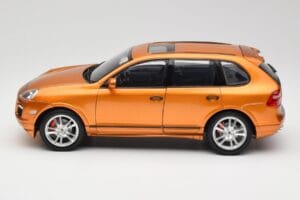 Porsche Cayenne GTS Lava Orange Norev 1:18 187535 Metal - imagen 4 de 8