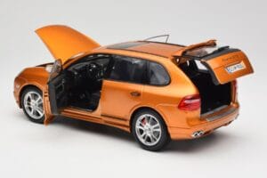 Porsche Cayenne GTS Lava Orange Norev 1:18 187535 Metal - imagen 5 de 8