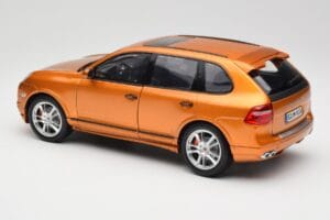 Porsche Cayenne GTS Lava Orange Norev 1:18 187535 Metal - imagen 7 de 8