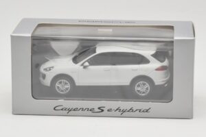 Porsche Cayenne 958 S e-Hybrid Blanco Minichamps 1:43 WAP0200040E Metal - imagen 4 de 4