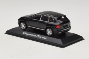 Porsche Cayenne Turbo Dark Green Metallic Minichamps 1:43 WAP02061117 Metal - imagen 3 de 5