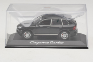 Porsche Cayenne Turbo Dark Green Metallic Minichamps 1:43 WAP02061117 Metal - imagen 4 de 5