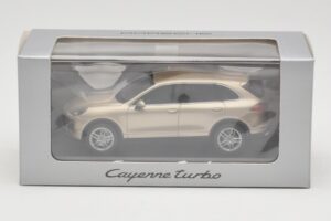 Porsche Cayenne 958 Turbo Oro Minichamps 1:43 WAP0200050E Metal - imagen 4 de 4