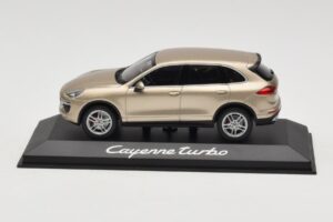 Porsche Cayenne 958 Turbo Oro Minichamps 1:43 WAP0200050E Metal