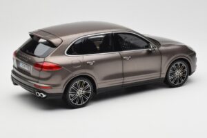 Porsche Cayenne E2 Turbo S Umbra Metálico Minichamps 1:18 WAP0213020F Metal - imagen 3 de 8