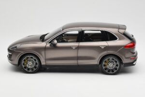 Porsche Cayenne E2 Turbo S Umbra Metálico Minichamps 1:18 WAP0213020F Metal - imagen 4 de 8