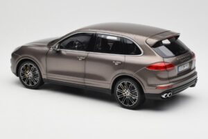 Porsche Cayenne E2 Turbo S Umbra Metálico Minichamps 1:18 WAP0213020F Metal - imagen 7 de 8