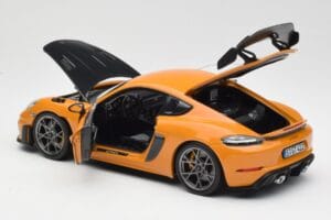 Porsche Cayman GT4 RS 982 Weissach Package Bahama Yellow Norev 1:18 187252 Metal - imagen 5 de 8