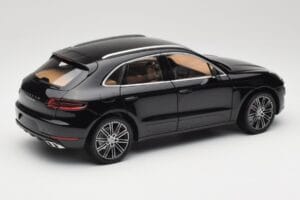 Porsche Macan Turbo 95B Black Metallic Minichamps 1:18 110062502 Metal - imagen 3 de 8