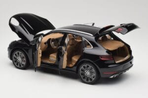 Porsche Macan Turbo 95B Black Metallic Minichamps 1:18 110062502 Metal - imagen 5 de 8