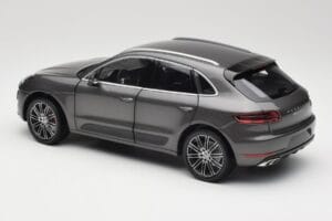 Porsche Macan Turbo 95B Grey Metallic Minichamps 1:18 110062501 Metal - imagen 7 de 8