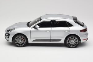 Porsche Macan Turbo 95B Plata Minichamps 1:18 110062504 Metal - imagen 4 de 8