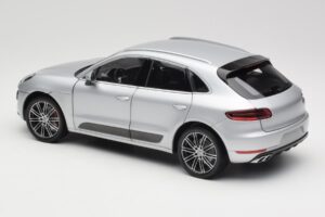 Porsche Macan Turbo 95B Plata Minichamps 1:18 110062504 Metal - imagen 5 de 8