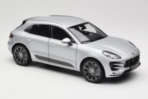 Porsche Macan Turbo 95B Plata Minichamps 1:18 110062504 Metal - imagen 6 de 8