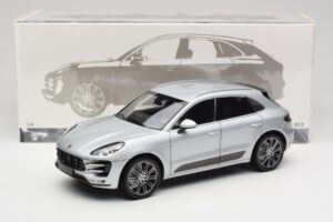 Porsche Macan Turbo 95B Plata Minichamps 1:18 110062504 Metal - imagen 8 de 8