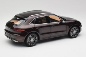 Porsche Macan 95B Turbo Caoba Metálico Minichamps 1:18 110062500 Metal - imagen 3 de 8