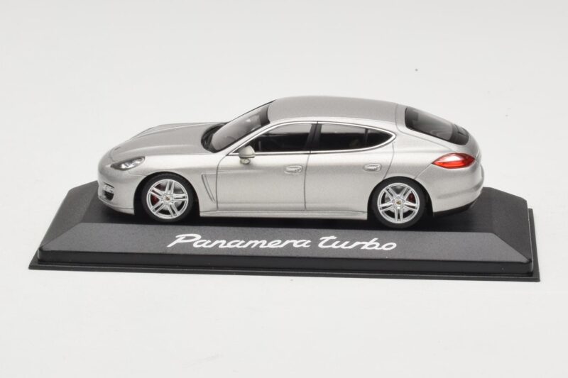 Porsche Panamera 970 Turbo Beige Minichamps 1:43 WAP0200519 Metal