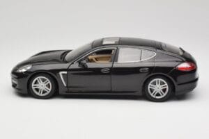 Porsche Panamera Turbo 970 Negro Maisto 1:18 36197 Metal - imagen 4 de 8