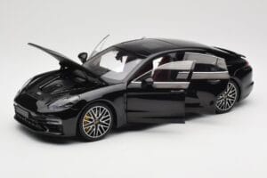 Porsche Panamera 971 Turbo S Negro Metallic Minichamps 1:18 113061076 Metal - imagen 2 de 8