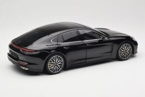 Porsche Panamera 971 Turbo S Negro Metallic Minichamps 1:18 113061076 Metal - imagen 3 de 8