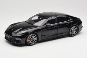 Porsche Panamera 971 Turbo S Negro Metallic Minichamps 1:18 113061076 Metal