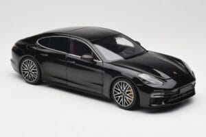 Porsche Panamera 971 Turbo S Negro Metallic Minichamps 1:18 113061076 Metal - imagen 6 de 8
