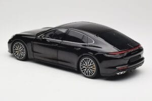 Porsche Panamera 971 Turbo S Negro Metallic Minichamps 1:18 113061076 Metal - imagen 7 de 8