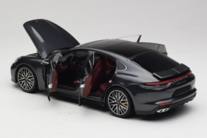 Porsche Panamera 971 Turbo S Grey Metallic Minichamps 1:18 113061073 Metal - imagen 5 de 8