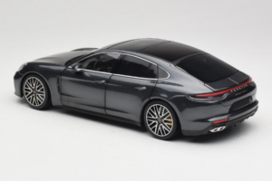 Porsche Panamera 971 Turbo S Grey Metallic Minichamps 1:18 113061073 Metal - imagen 7 de 8