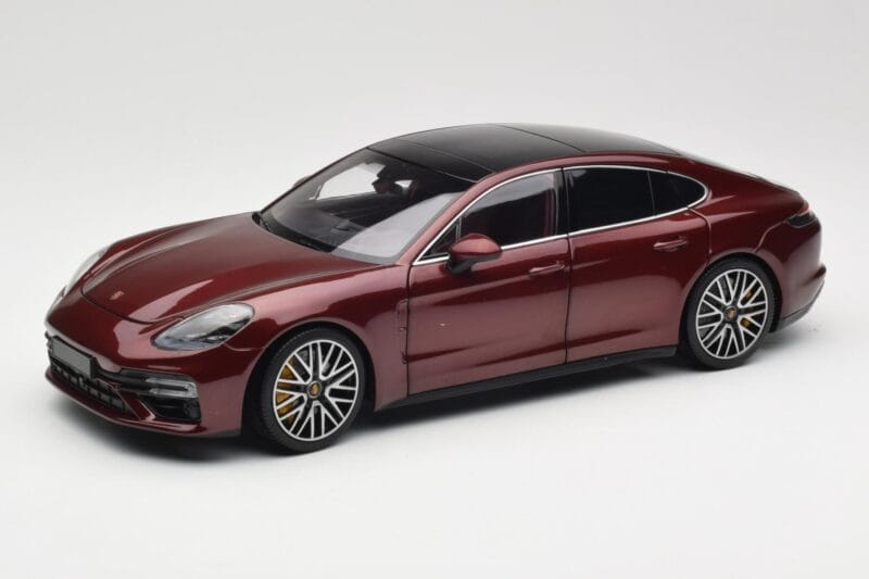Porsche Panamera 971 Turbo S Rojo Metallic Minichamps 1:18 113061077 Metal