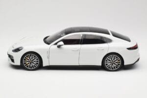 Porsche Panamera 971 Turbo S Blanco Metallic Minichamps 1:18 113061074 Metal - imagen 4 de 8