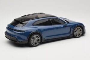 Porsche Taycan J1 Turbo S Cross Turismo Azul Minichamps 1:18 155069301 Metal - imagen 2 de 6