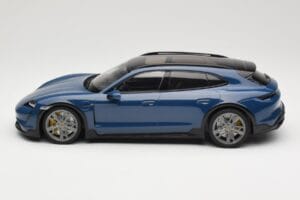Porsche Taycan J1 Turbo S Cross Turismo Azul Minichamps 1:18 155069301 Metal - imagen 3 de 6