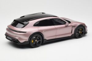 Porsche Taycan Turbo S Cross Turismo Rosa Metálico GT Spirit 1:18 GT440 Resina - imagen 2 de 6