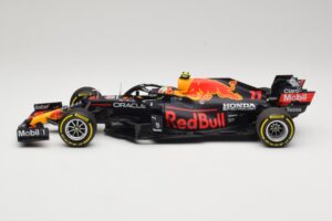 Red Bull Racing Honda RB16B #11 S. Perez Mexican GP 2021 Minichamps 1:18 110211911 Metal - imagen 3 de 6