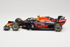 Red Bull Racing RB16 #23 A. Albon 4th Place Styrian GP 2020 Minichamps 1:18 110200223 Metal - imagen 3 de 6