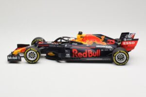 Red Bull Racing RB16 #33 M. Verstappen Winner 70th Anniversary GP 2020 Minichamps 1:18 110200533 Metal - imagen 3 de 6