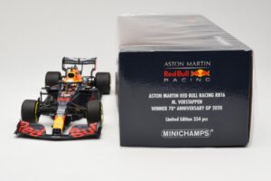 Red Bull Racing RB16 #33 M. Verstappen Winner 70th Anniversary GP 2020 Minichamps 1:18 110200533 Metal - imagen 6 de 6