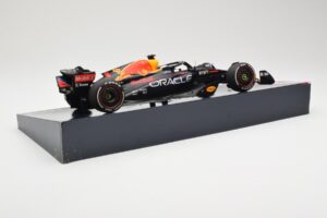 Red Bull Racing RB18 #1 M. Verstappen Winner Austin GP 2022 Minichamps 1:18 113222901 Metal - imagen 3 de 6