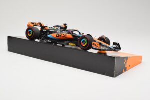 Red Bull Racing RB18 #1 M. Verstappen Winner Austin GP 2022 Minichamps 1:18 113222901 Metal - imagen 4 de 6