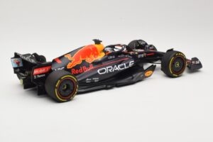 Red Bull Racing RB18 #1 M. Verstappen Winner Miami GP 2022 Minichamps 1:18 110220501 Metal - imagen 2 de 6