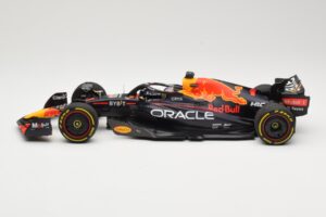 Red Bull Racing RB18 #1 M. Verstappen Winner Miami GP 2022 Minichamps 1:18 110220501 Metal - imagen 3 de 6
