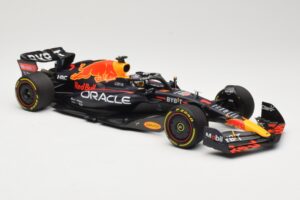 Red Bull Racing RB18 #1 M. Verstappen Winner Miami GP 2022 Minichamps 1:18 110220501 Metal - imagen 4 de 6