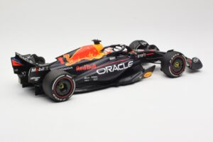 Red Bull Racing RB19 #1 M. Verstappen Winner Spanish GP 2023 Minichamps 1:18 110230801 Metal - imagen 2 de 6
